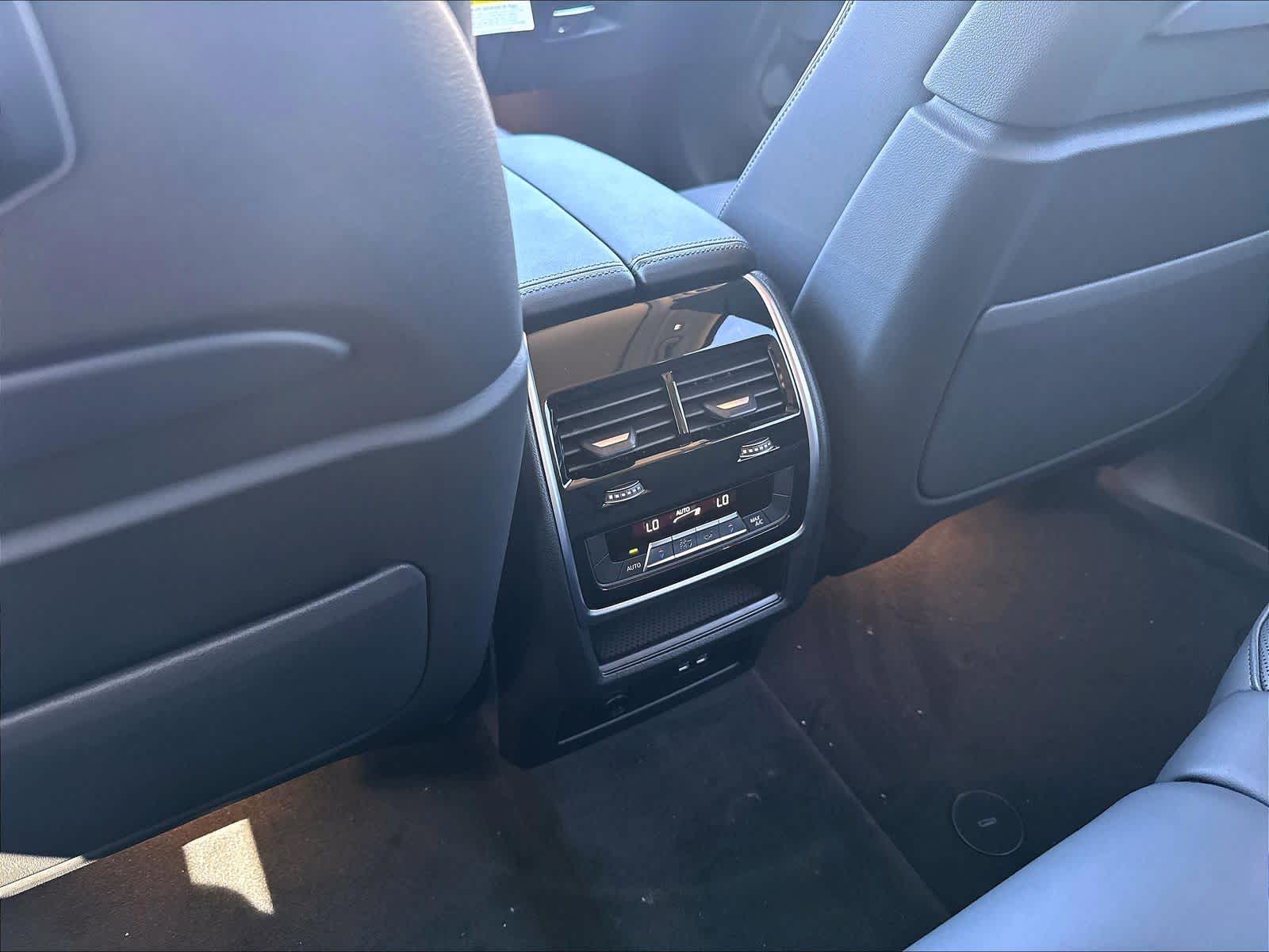 New 2027 BMW X7 xDrive40i SUV