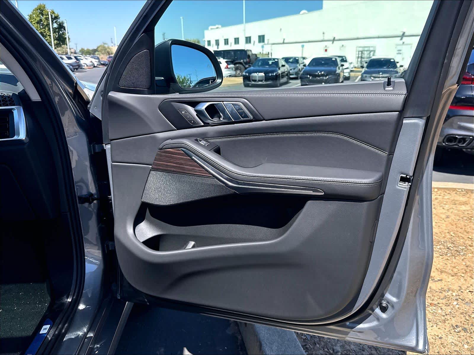 New 2027 BMW X7 xDrive40i SUV