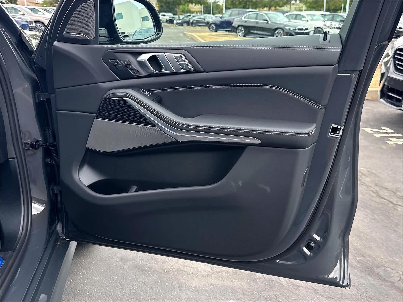 New 2027 BMW X7 M60i SUV