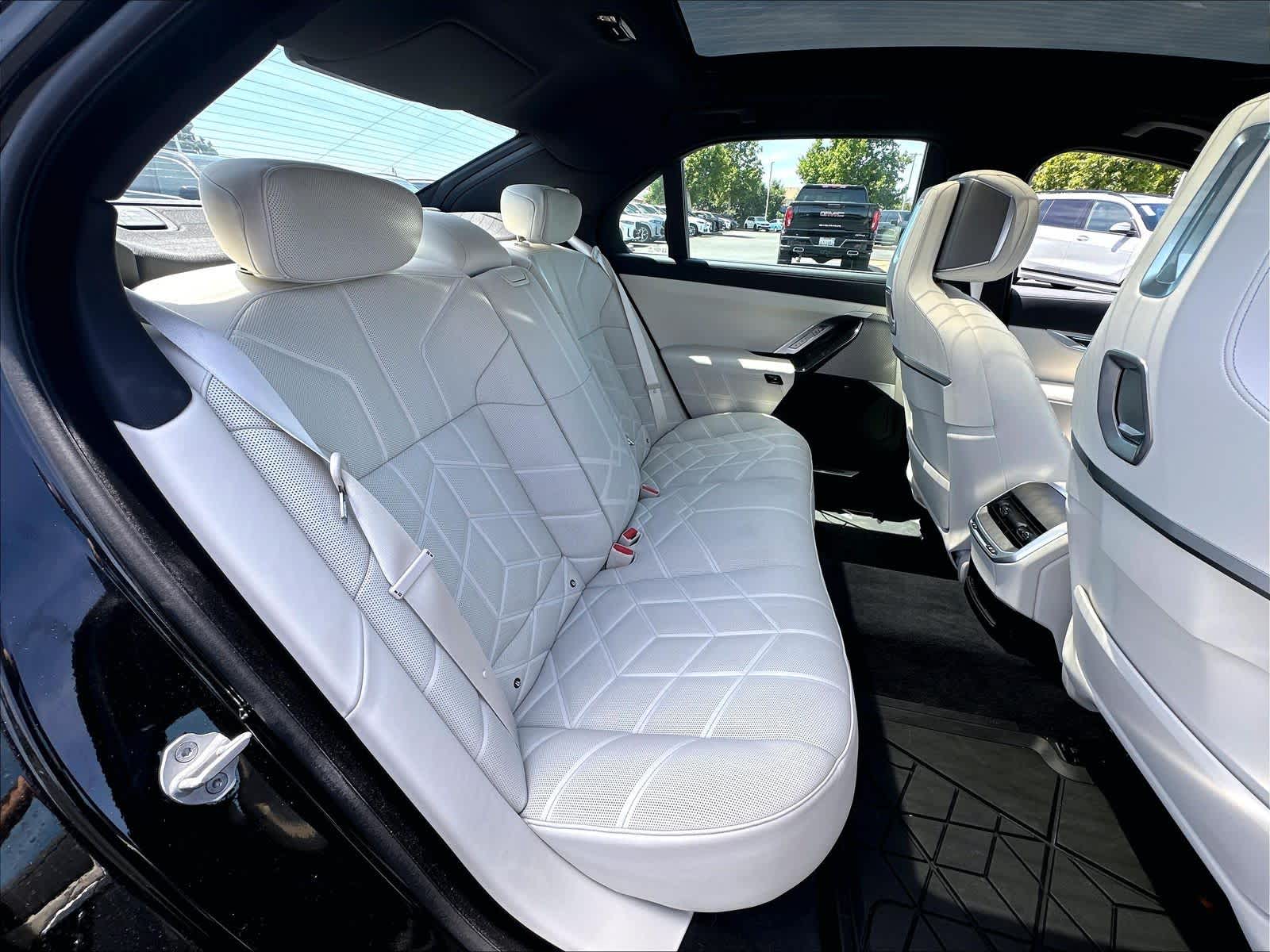 Used 2025 BMW 760i xDrive Sedan