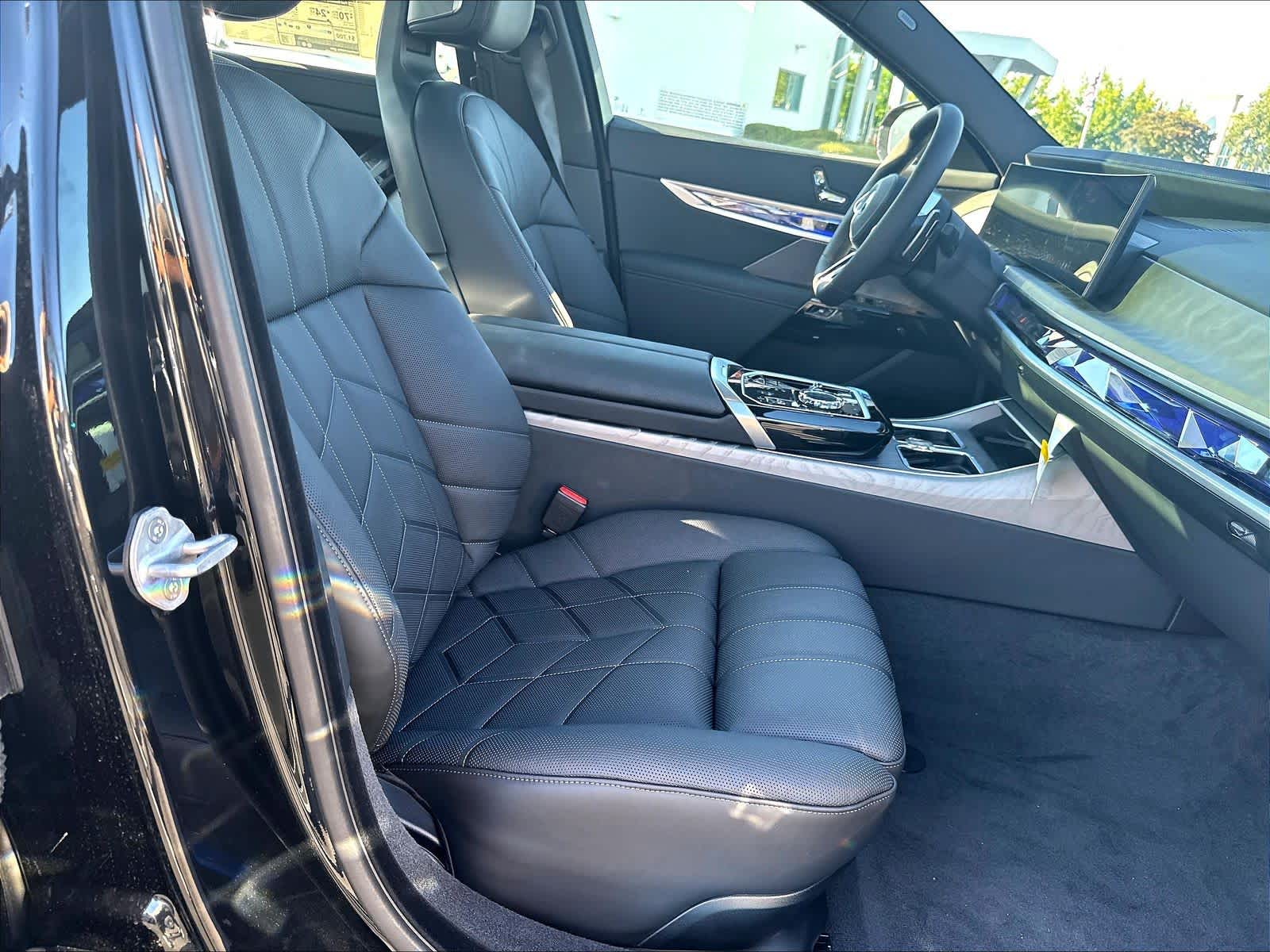 New 2026 BMW 750e xDrive Sedan