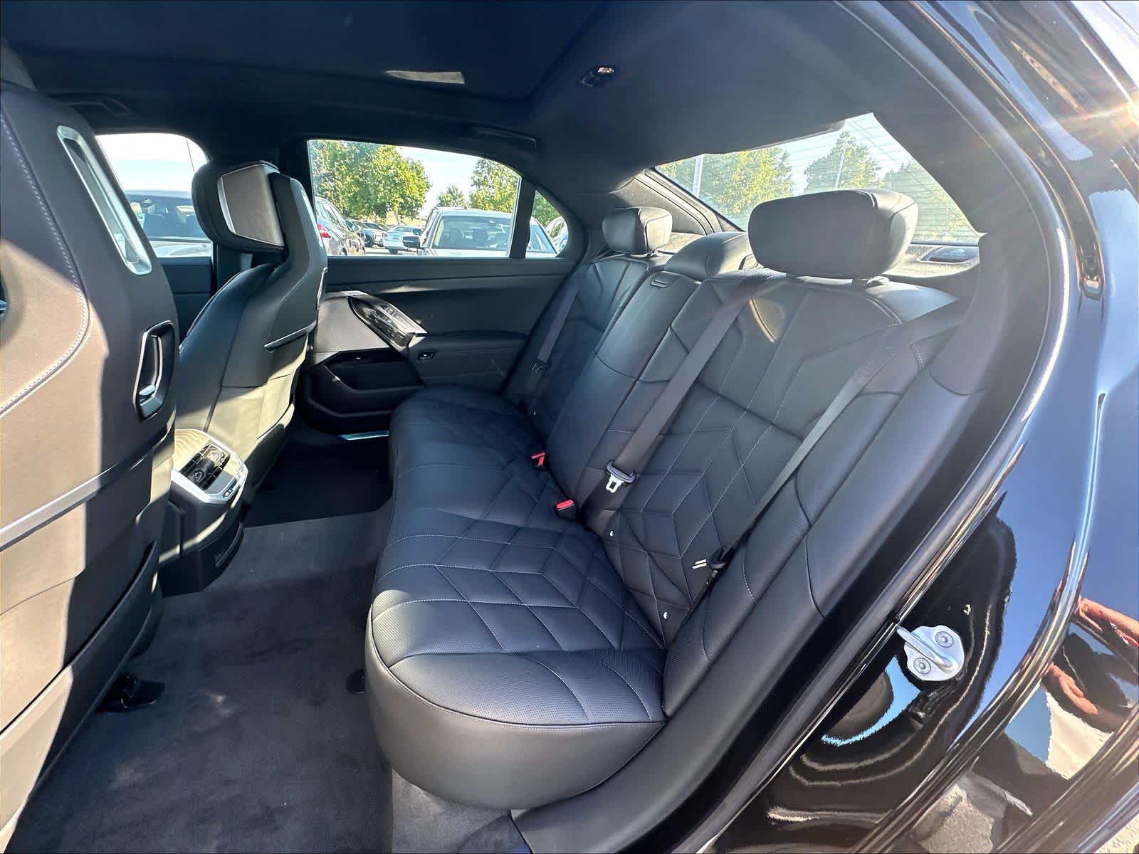 New 2026 BMW 750e xDrive Sedan