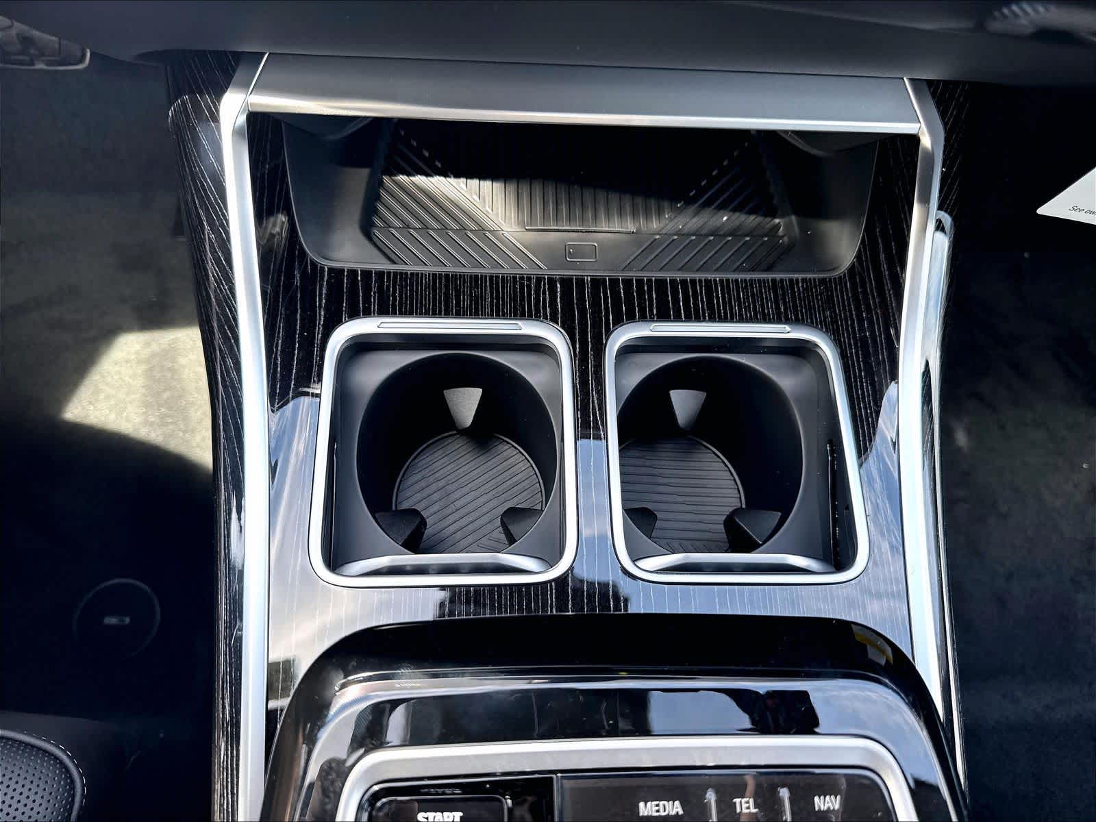 New 2026 BMW 750e xDrive Sedan