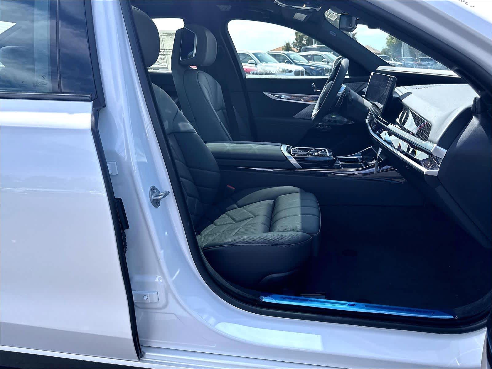 New 2026 BMW 750e xDrive Sedan