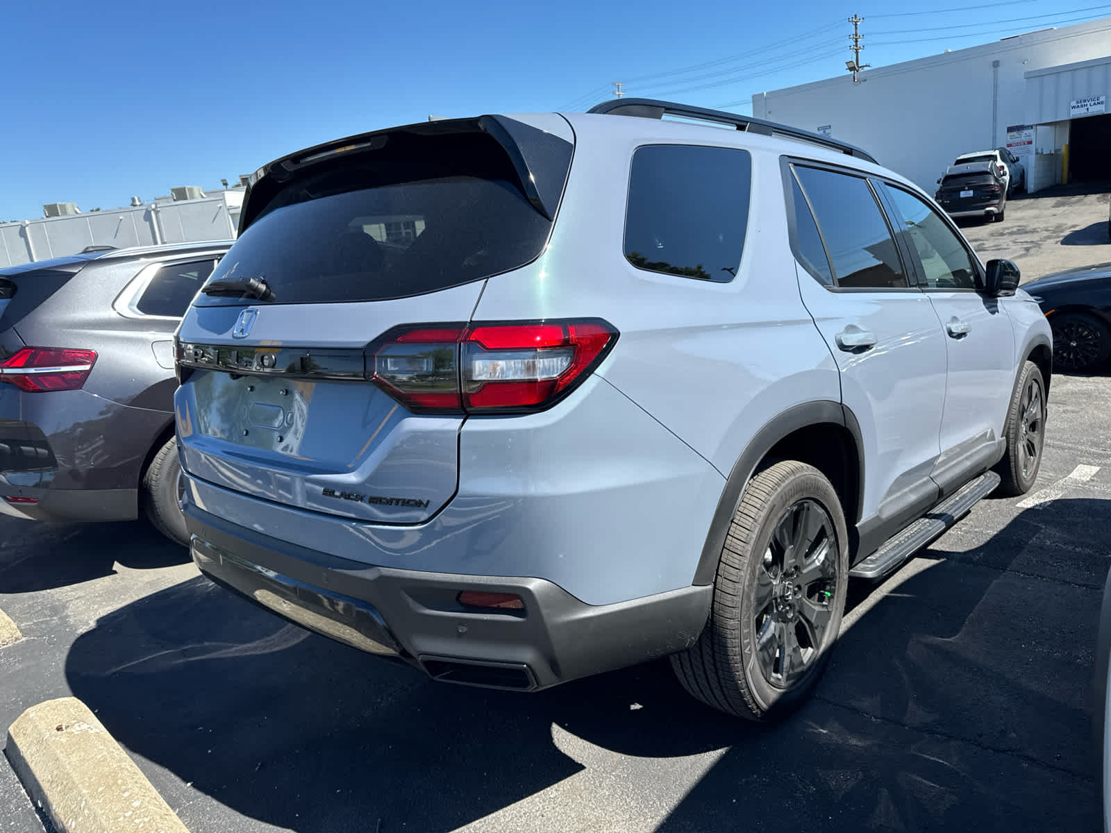 View vehicle photo 7