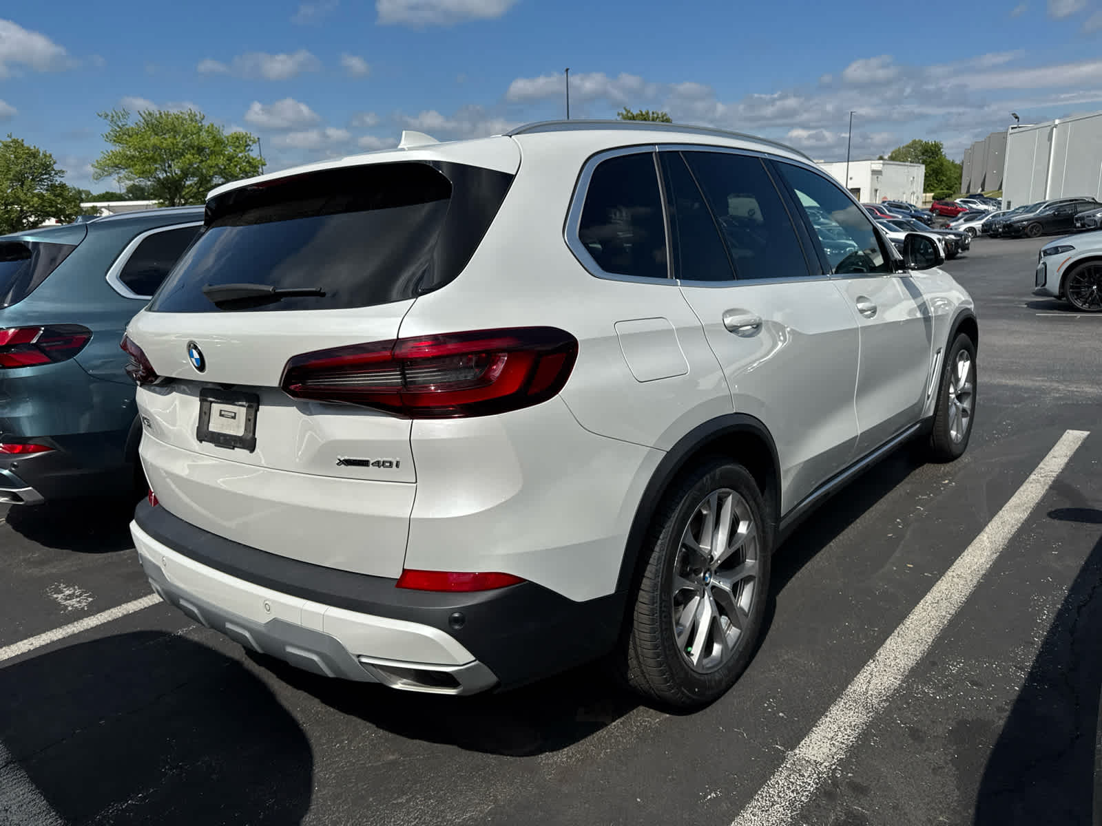 View vehicle photo 7