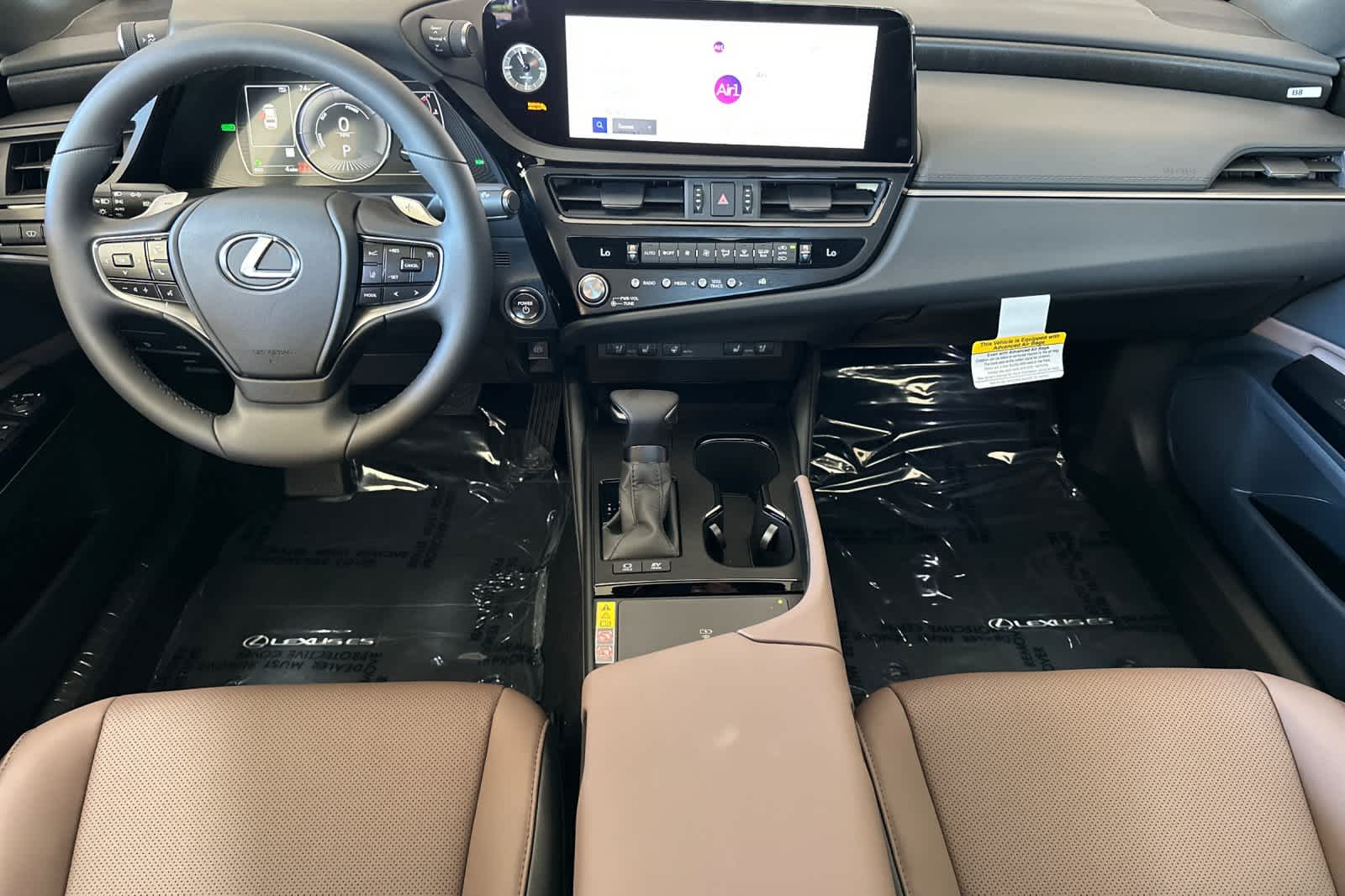 2025 Lexus ES 300h photo 3