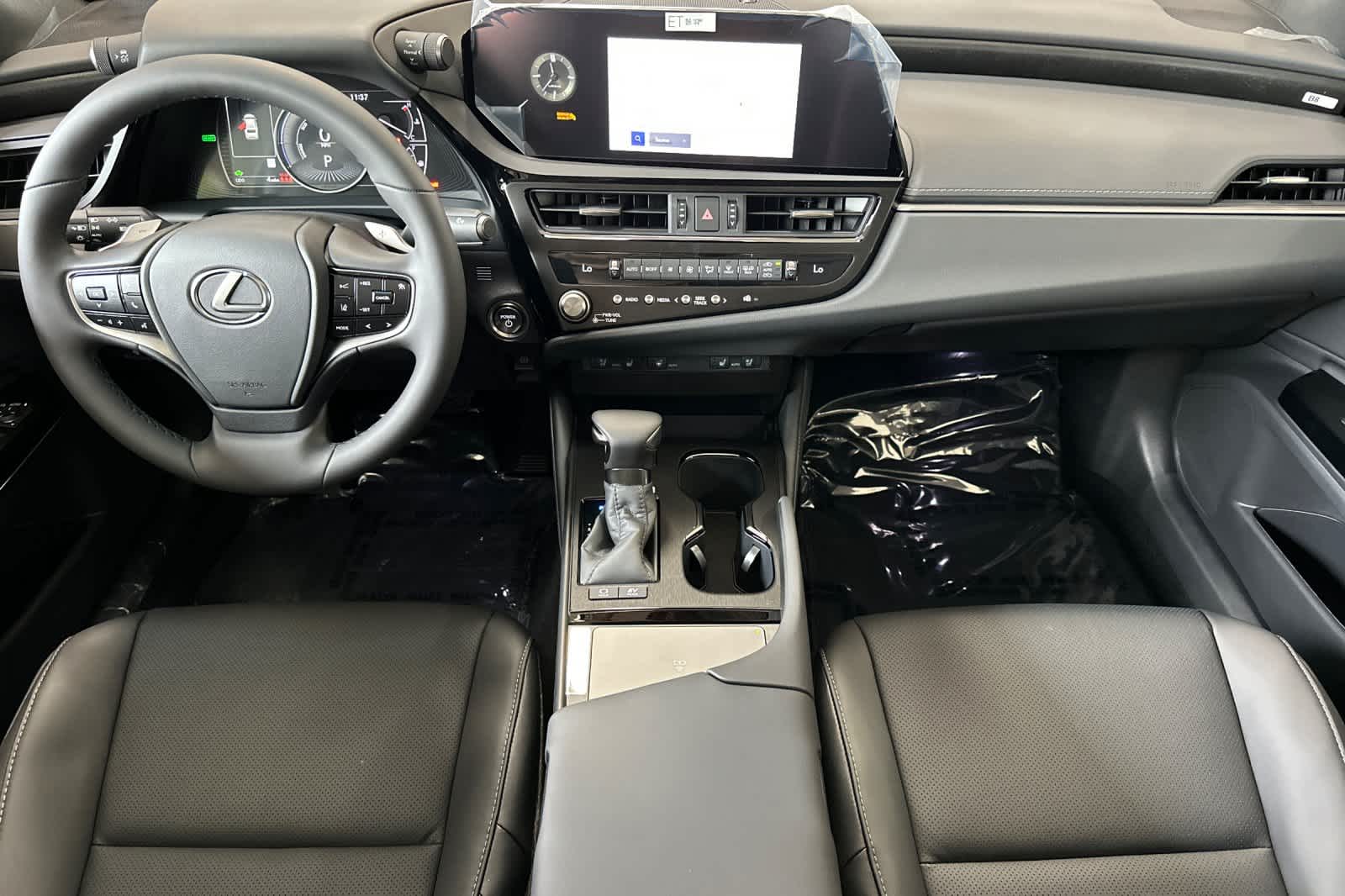 2025 Lexus ES 300h photo 3