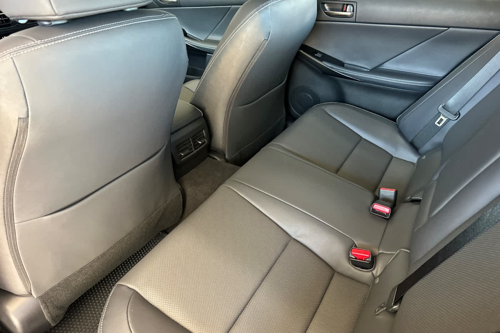 2025 Lexus IS 300 F SPORT AWD photo 4