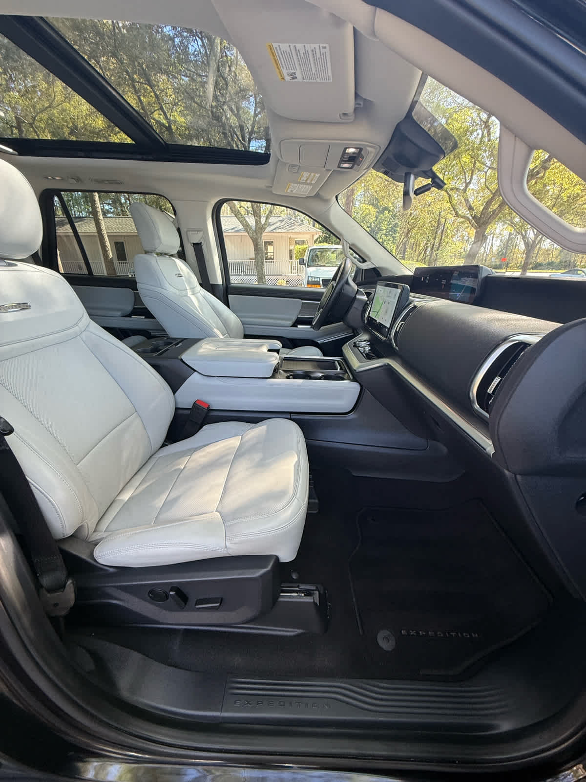 2025 Ford Expedition Platinum - 11