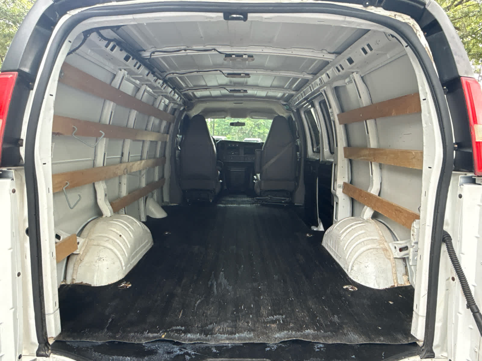 2016 GMC Savana Cargo Van - 8