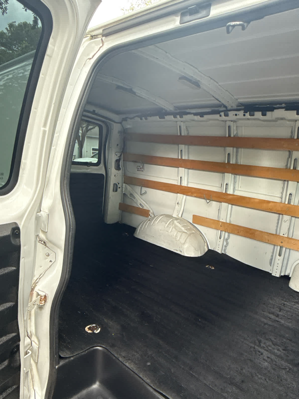 2016 GMC Savana Cargo Van - 10