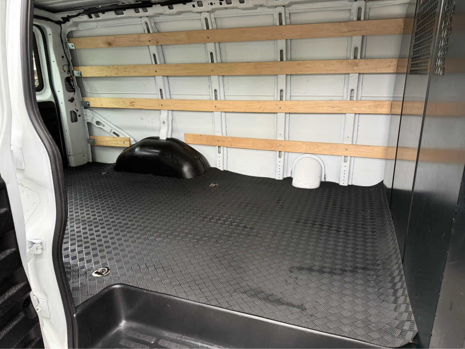 2024 GMC Savana  - 10