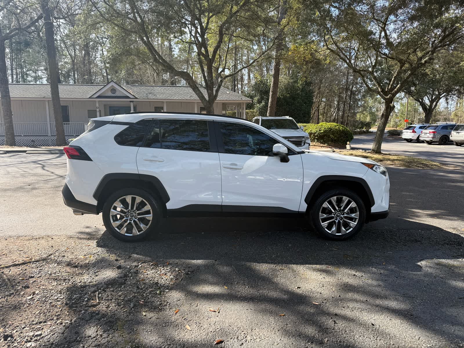 2019 Toyota RAV4 XLE Premium - 3
