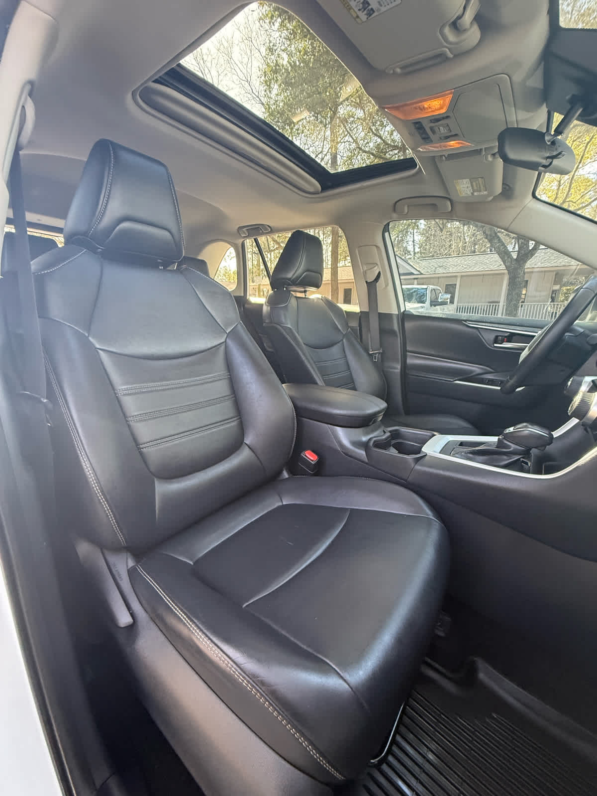 2019 Toyota RAV4 XLE Premium - 10
