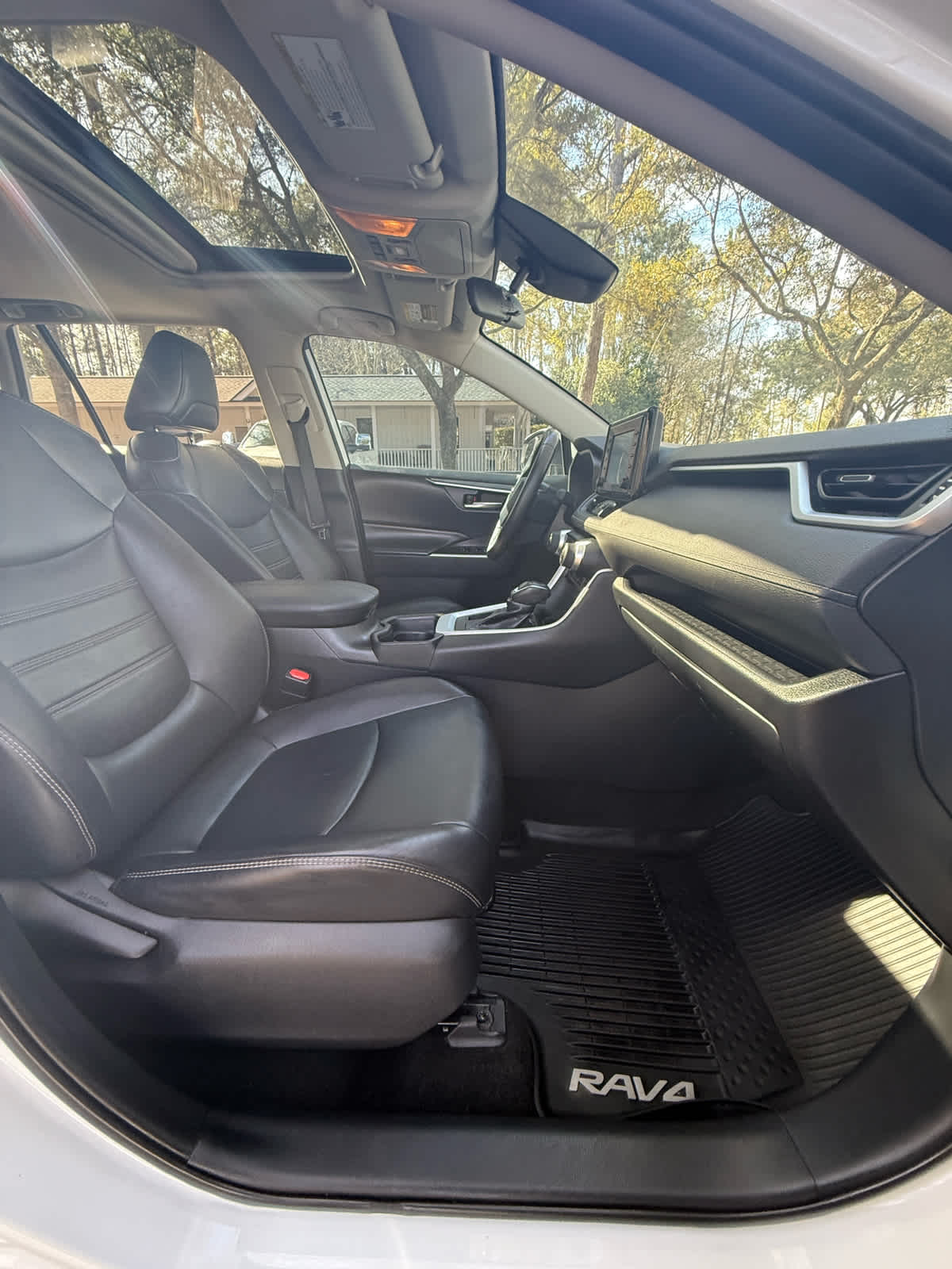 2019 Toyota RAV4 XLE Premium - 11