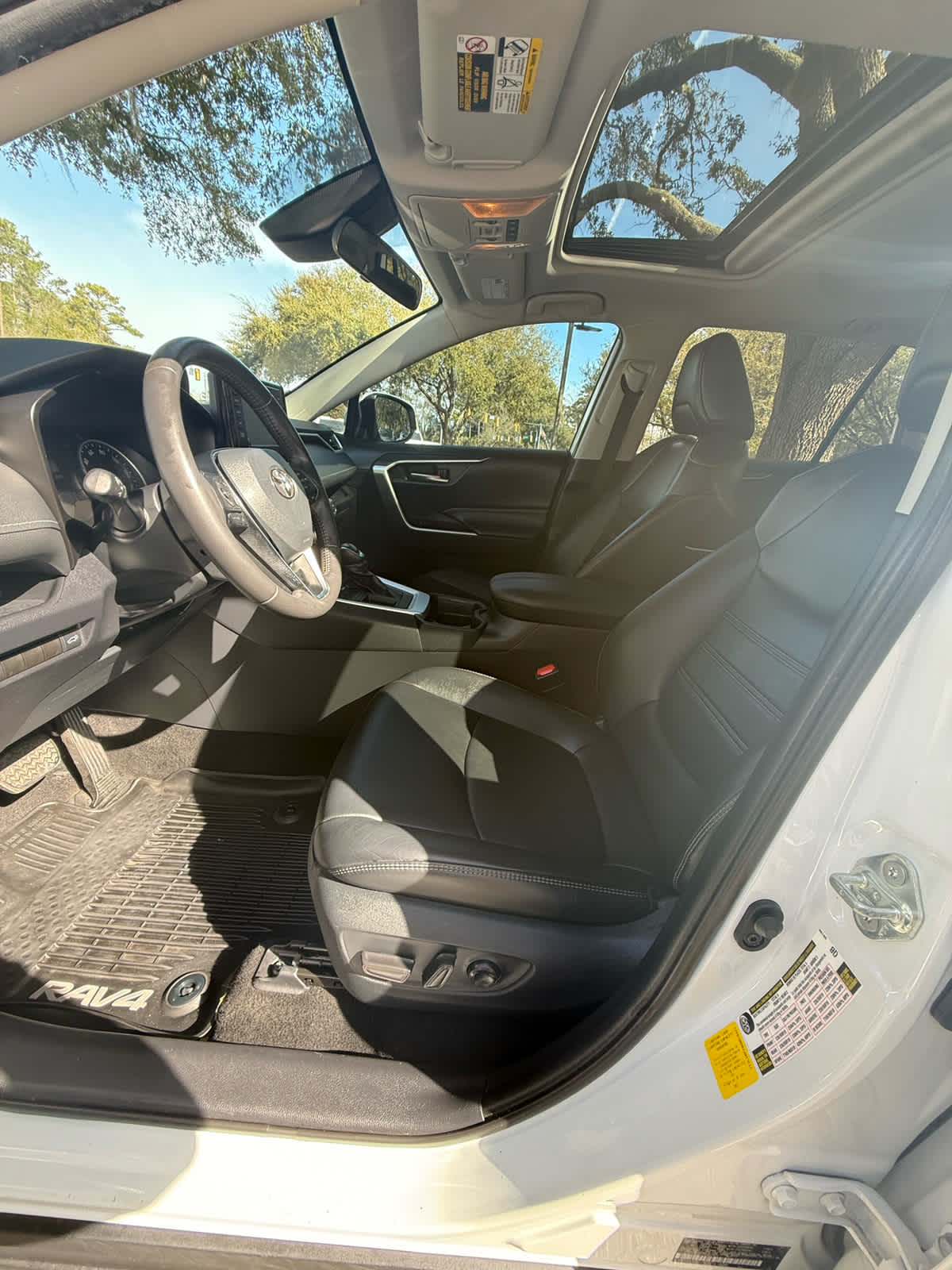 2019 Toyota RAV4 XLE Premium - 9