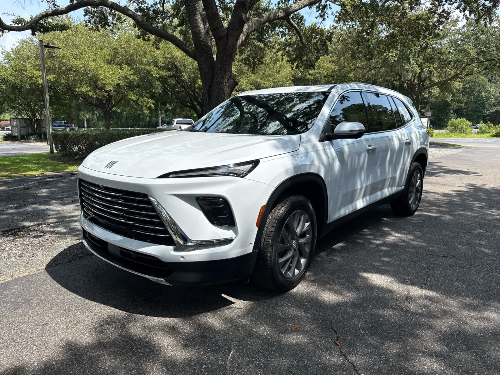 Iridescent White Tricoat 2026 Buick Enclave SUV / Crossover Four-Wheel Drive 8-Speed Automatic