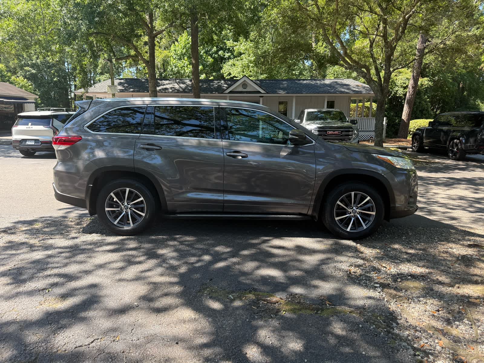 2017 Toyota Highlander XLE - 3