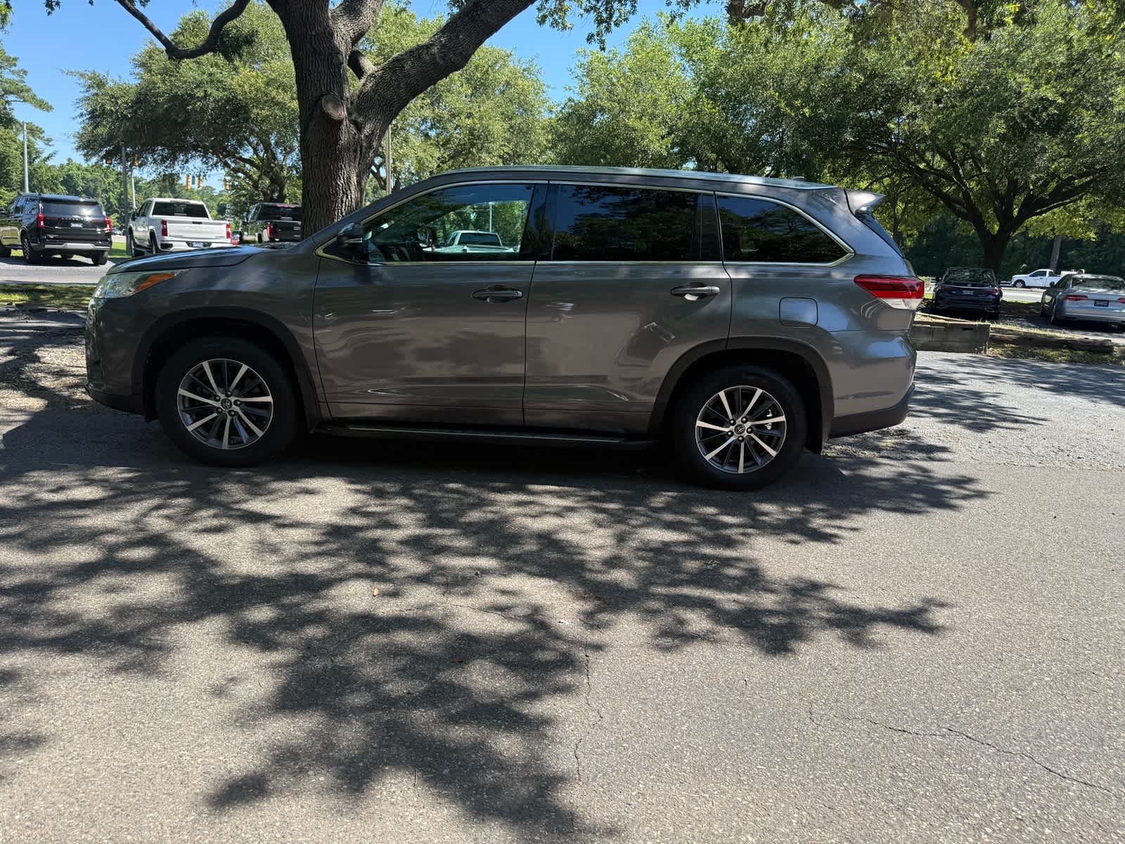 2017 Toyota Highlander XLE - 7