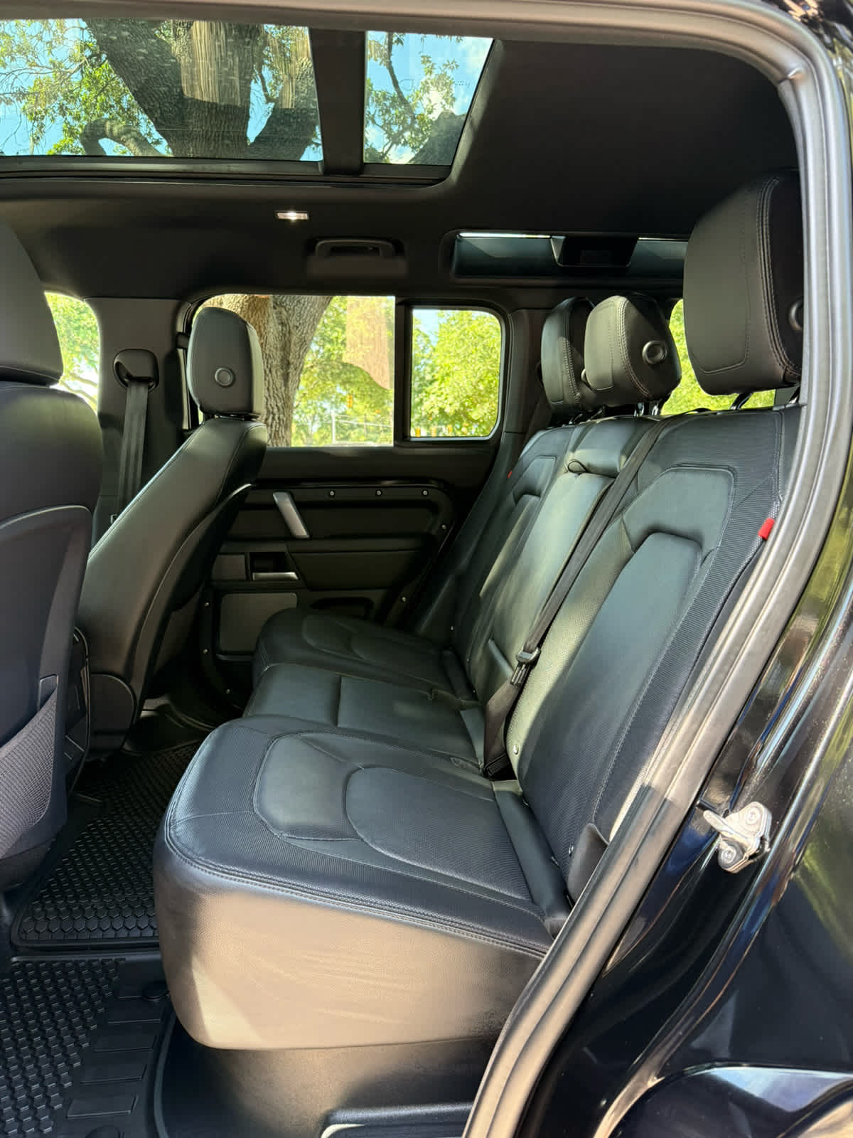 2024 Land Rover Defender X-Dynamic SE - 9