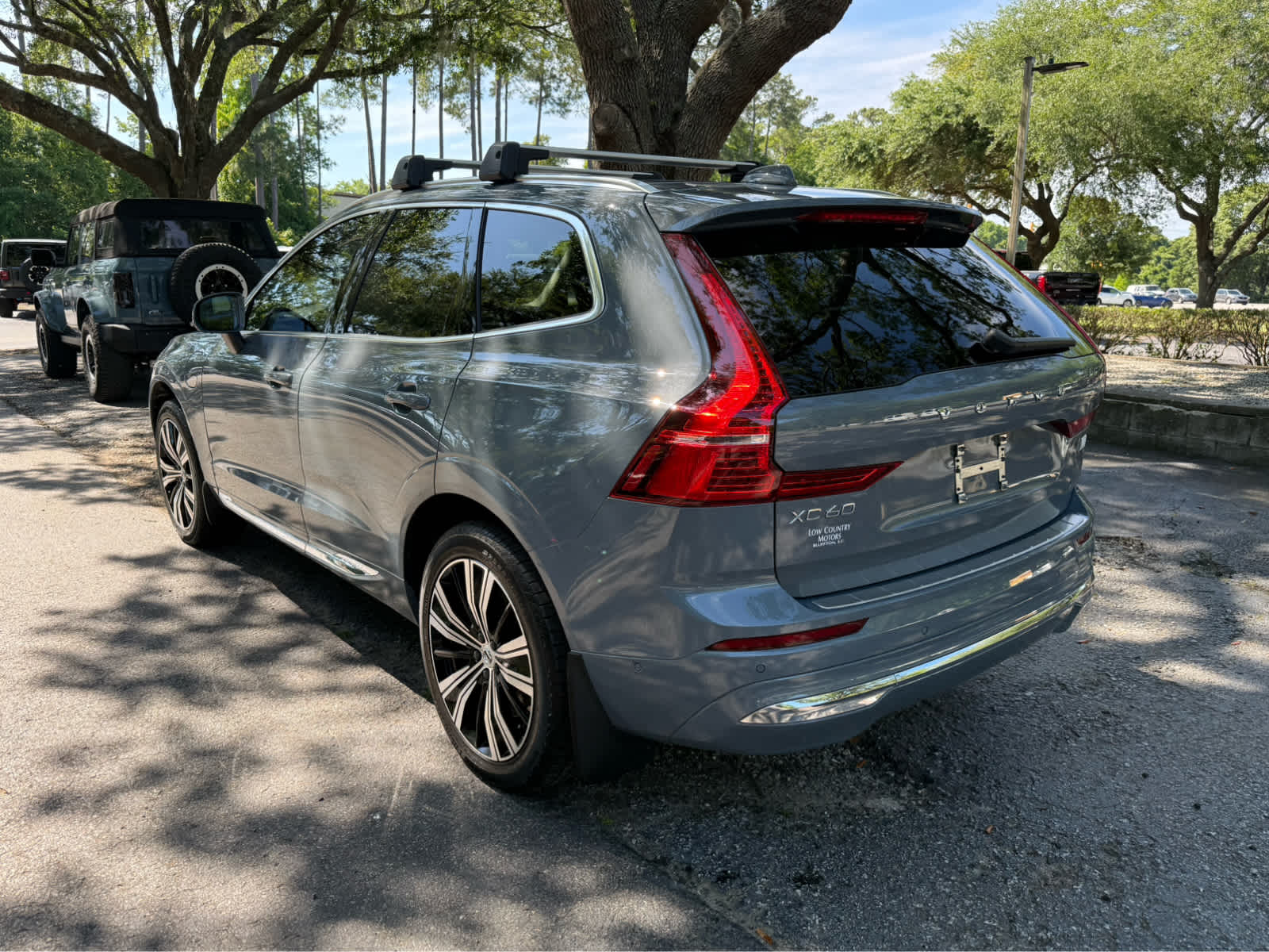 2023 Volvo XC60 Recharge Plug-In Hybrid Ultimate Bright Theme - 2