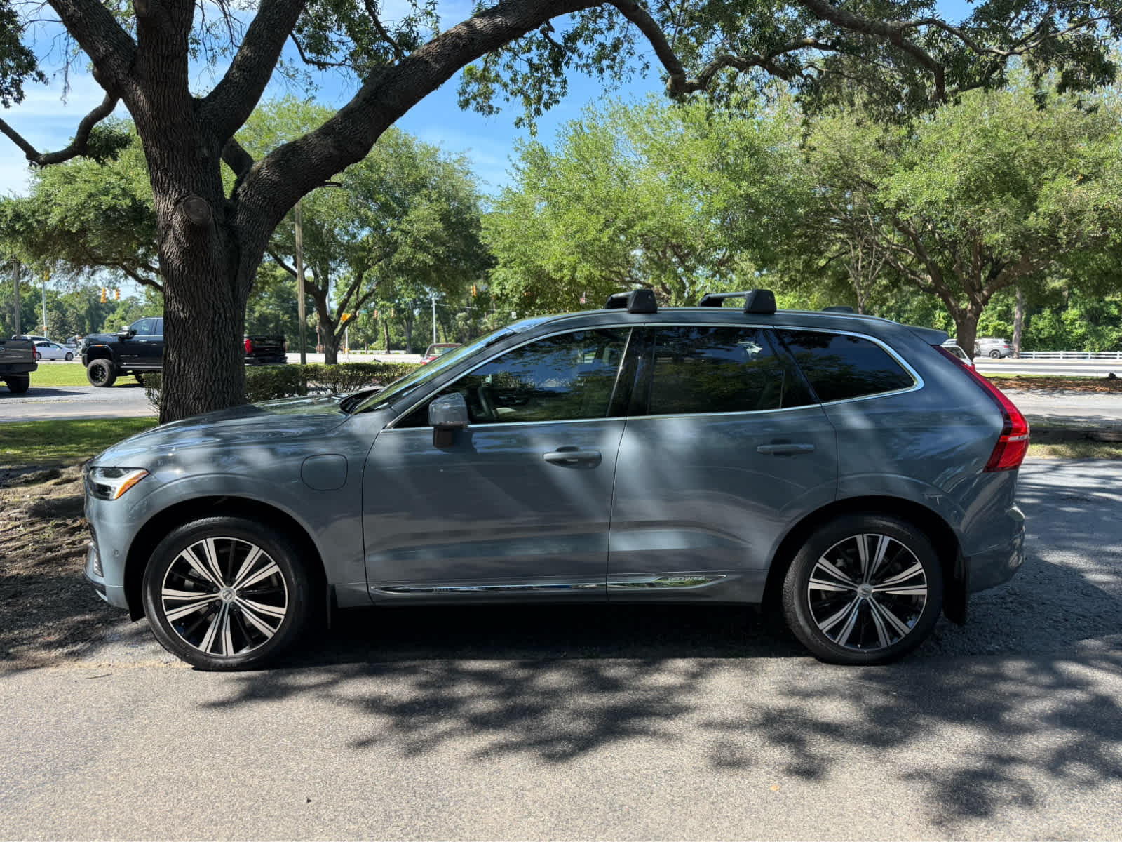 2023 Volvo XC60 Recharge Plug-In Hybrid Ultimate Bright Theme - 1