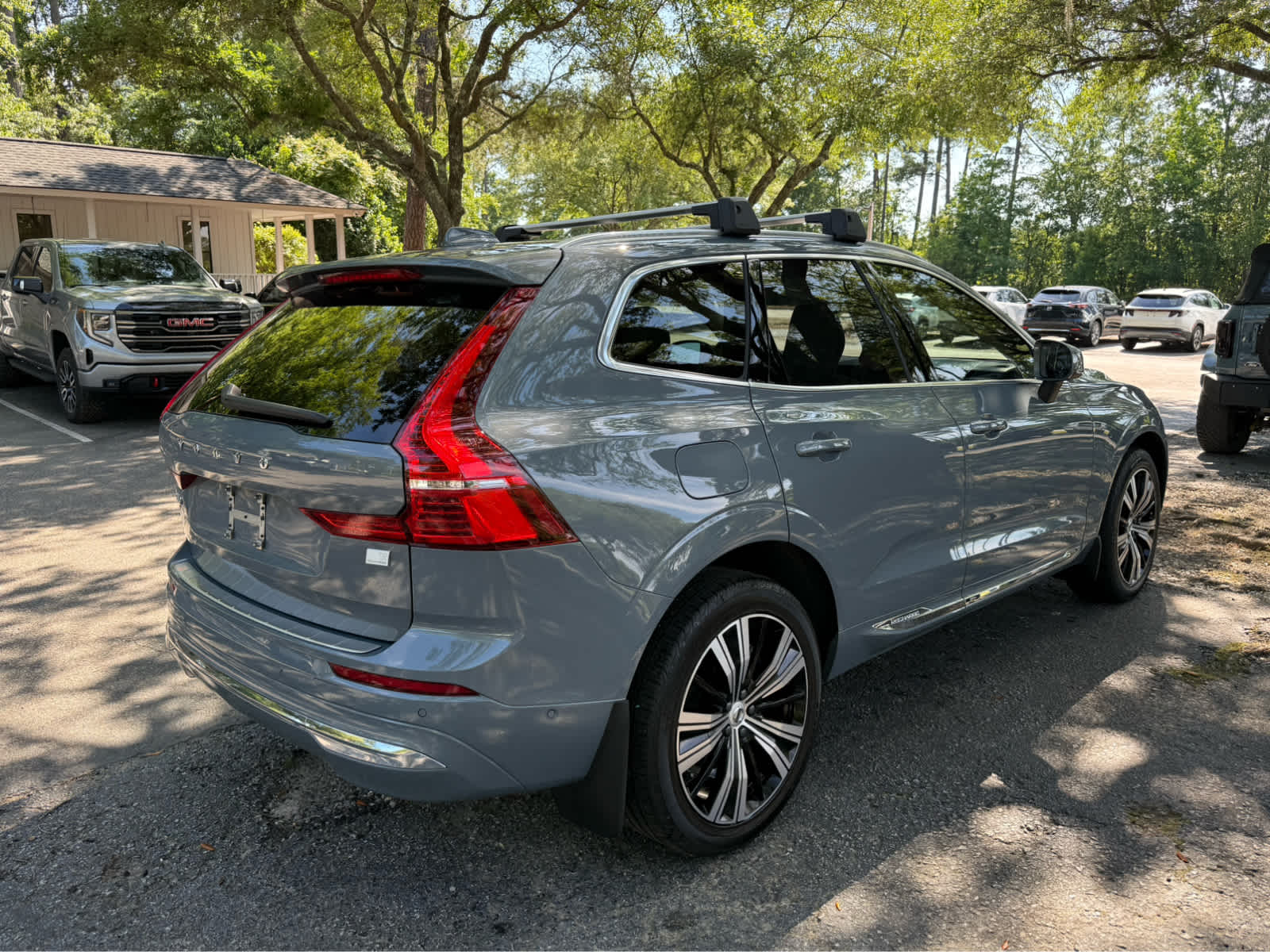 2023 Volvo XC60 Recharge Plug-In Hybrid Ultimate Bright Theme - 4