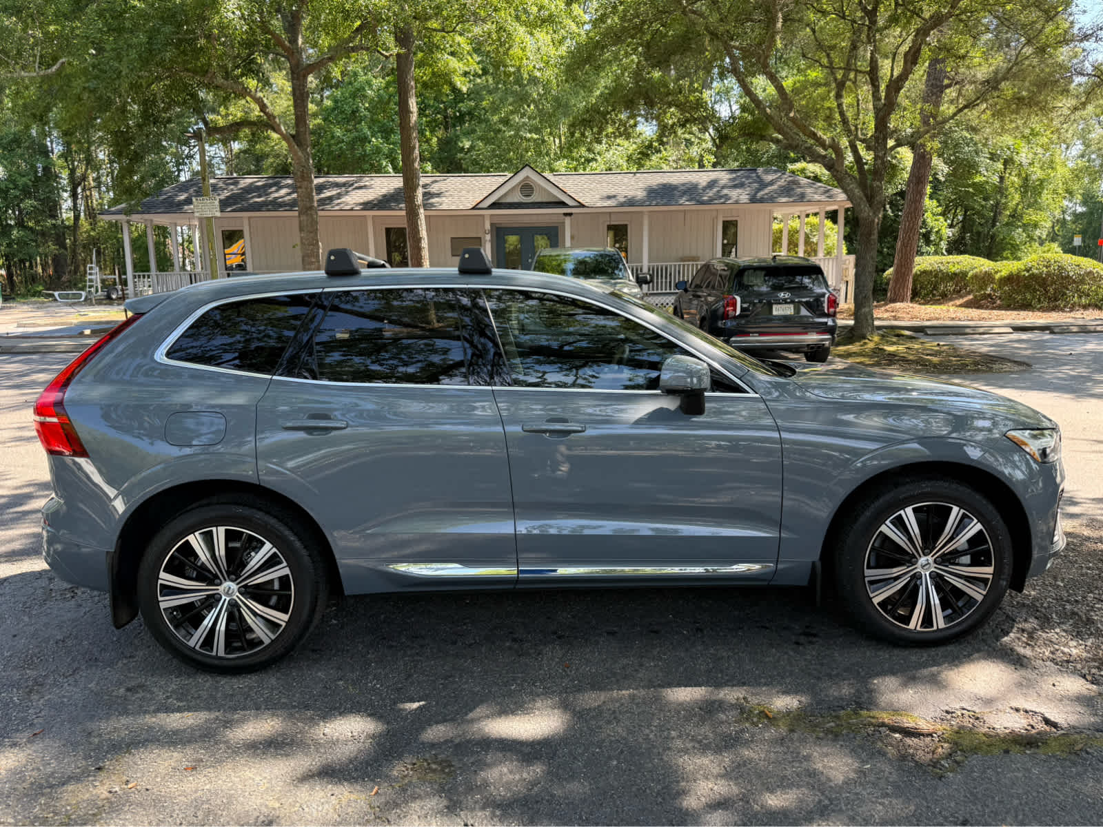 2023 Volvo XC60 Recharge Plug-In Hybrid Ultimate Bright Theme - 5