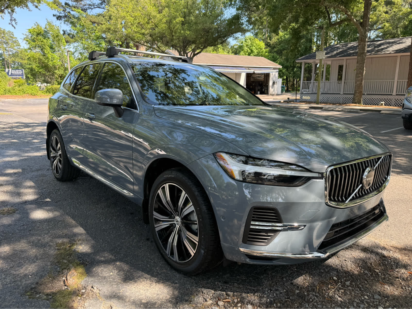 2023 Volvo XC60 Recharge Plug-In Hybrid Ultimate Bright Theme - 6