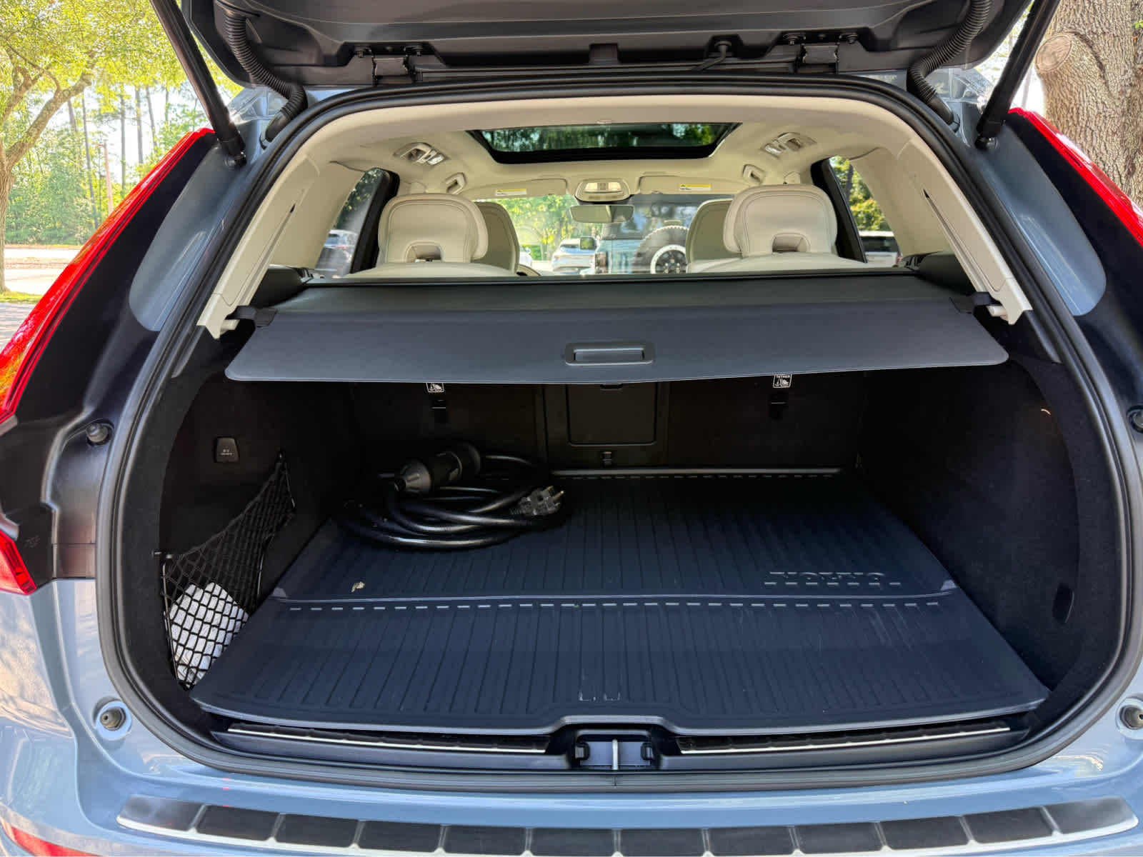 2023 Volvo XC60 Recharge Plug-In Hybrid Ultimate Bright Theme - 11