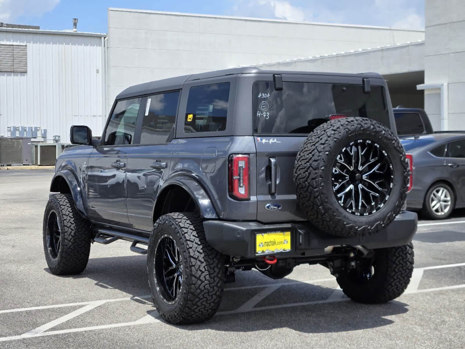 2024 Ford Bronco Outer Banks 4