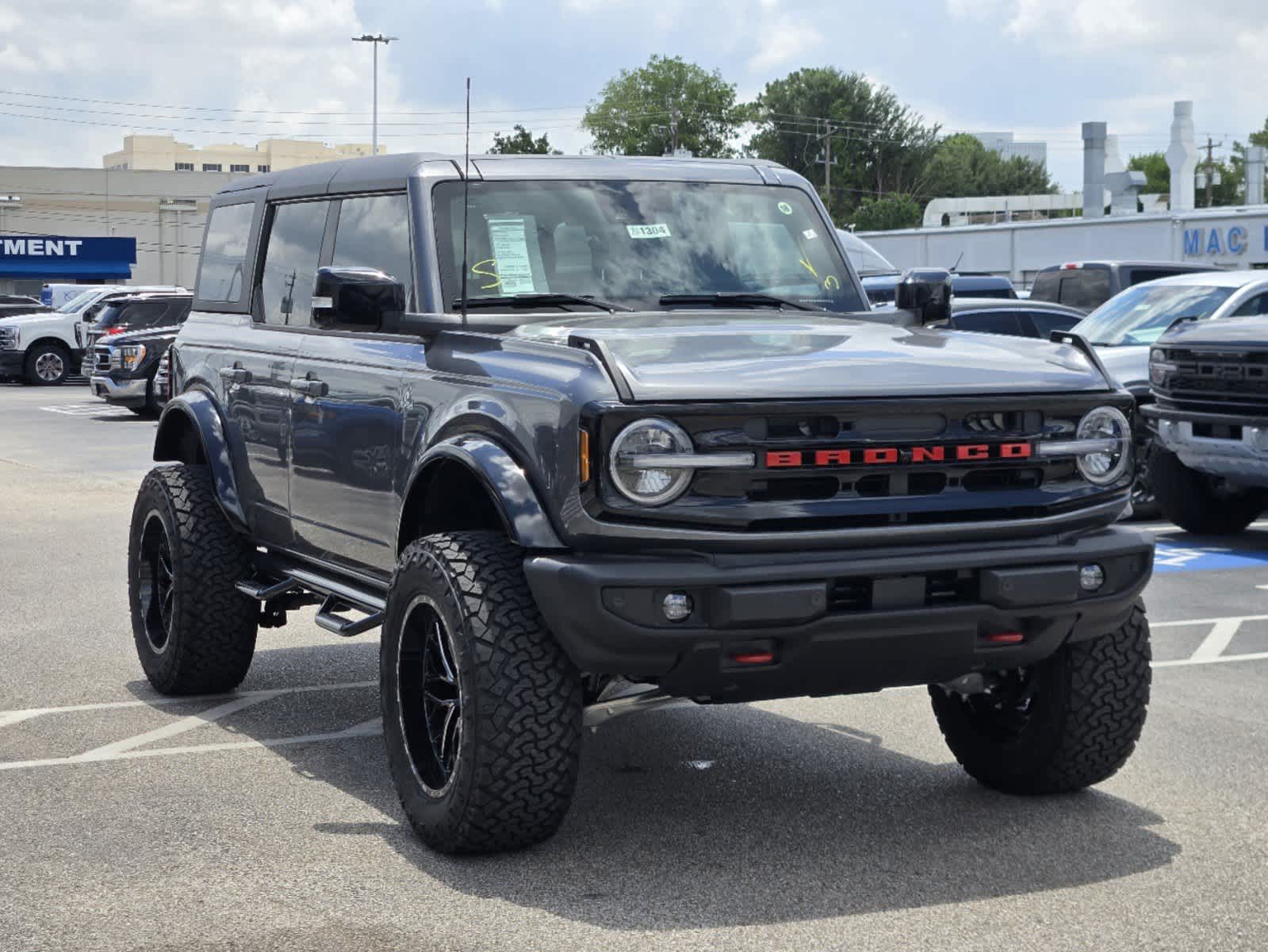 2024 Ford Bronco Outer Banks 2