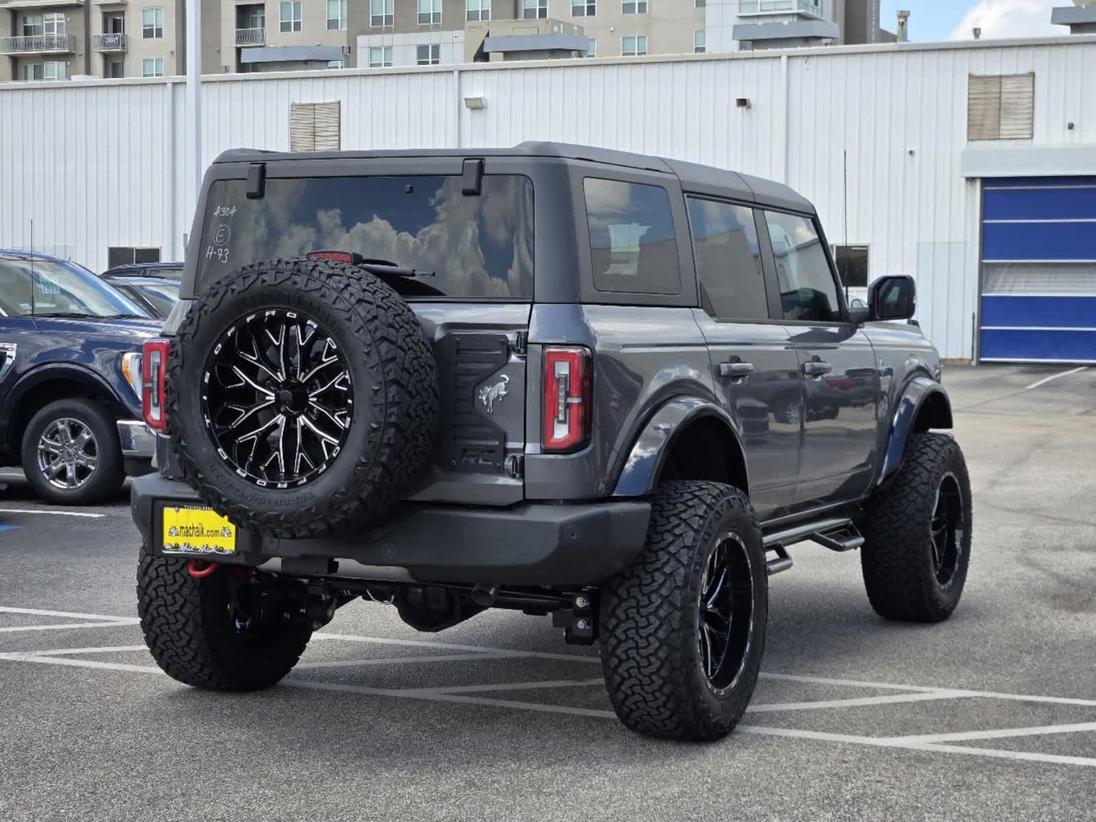 2024 Ford Bronco Outer Banks 3