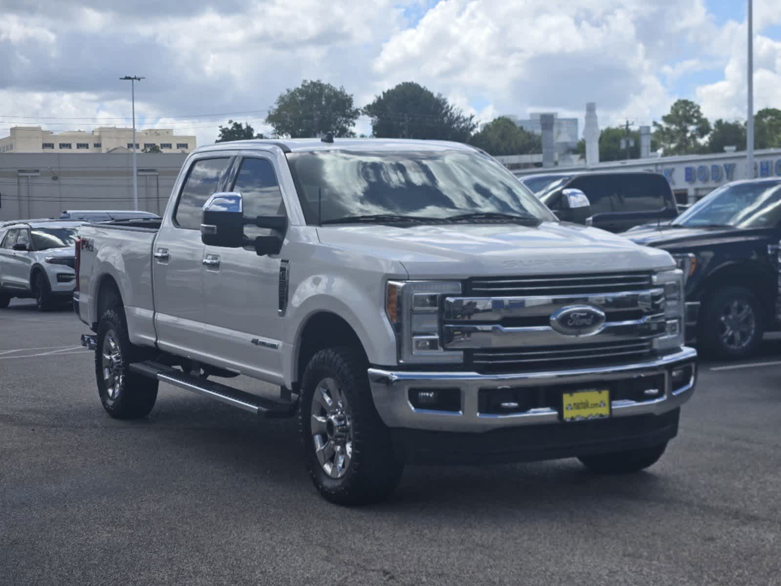 2019 Ford Super Duty F-250 SRW LARIAT 4WD Crew Cab 6.75 Box 2