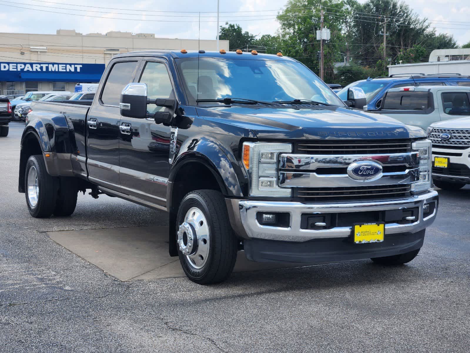 2017 Ford Super Duty F-450 DRW King Ranch 4WD Crew Cab 8 Box 2