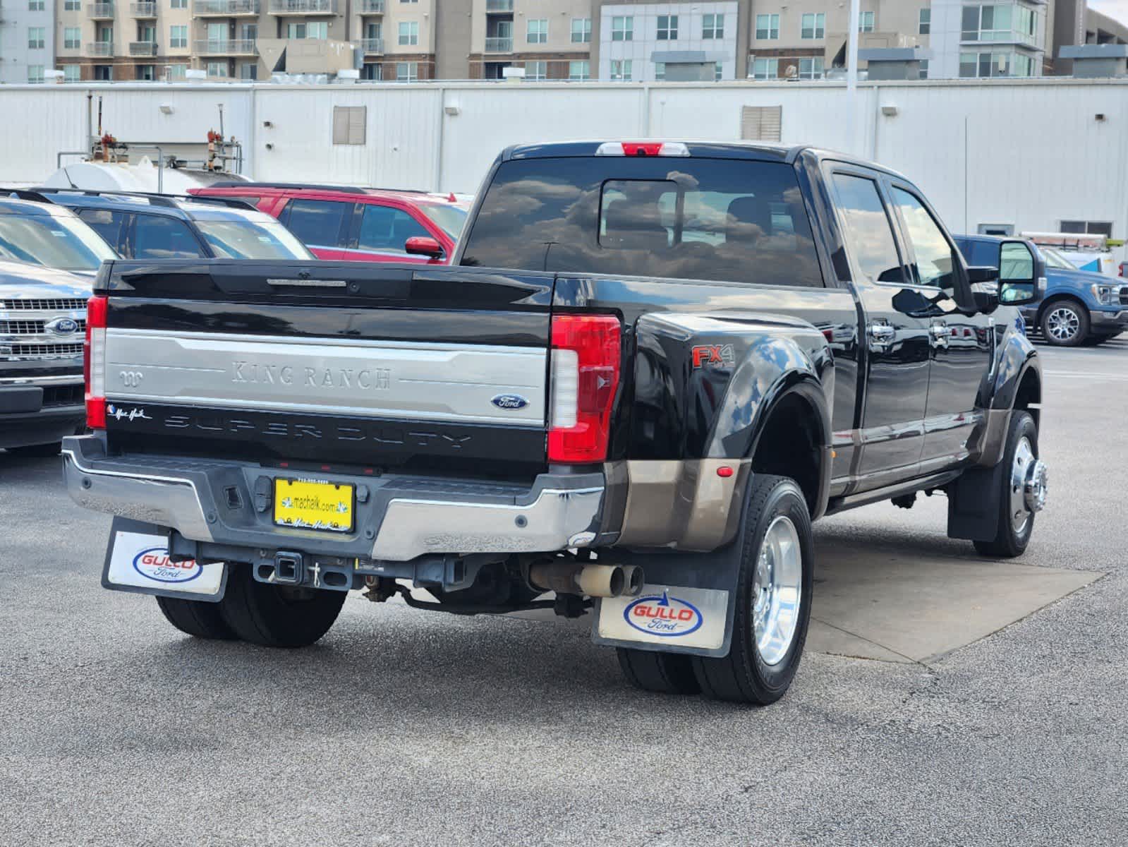 2017 Ford Super Duty F-450 DRW King Ranch 4WD Crew Cab 8 Box 3