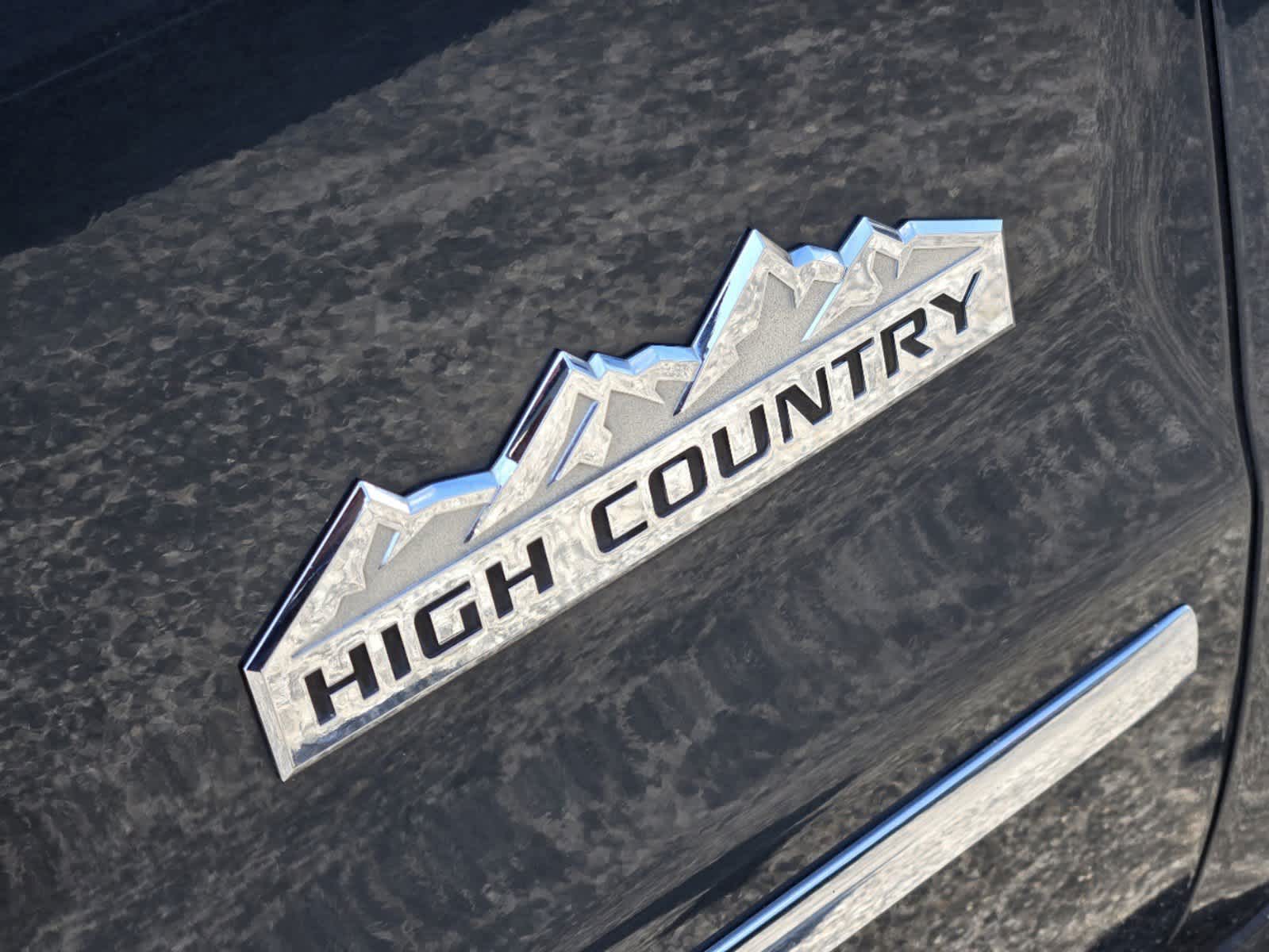 2017 Chevrolet Silverado 1500 High Country 4WD Crew Cab 143.5 8