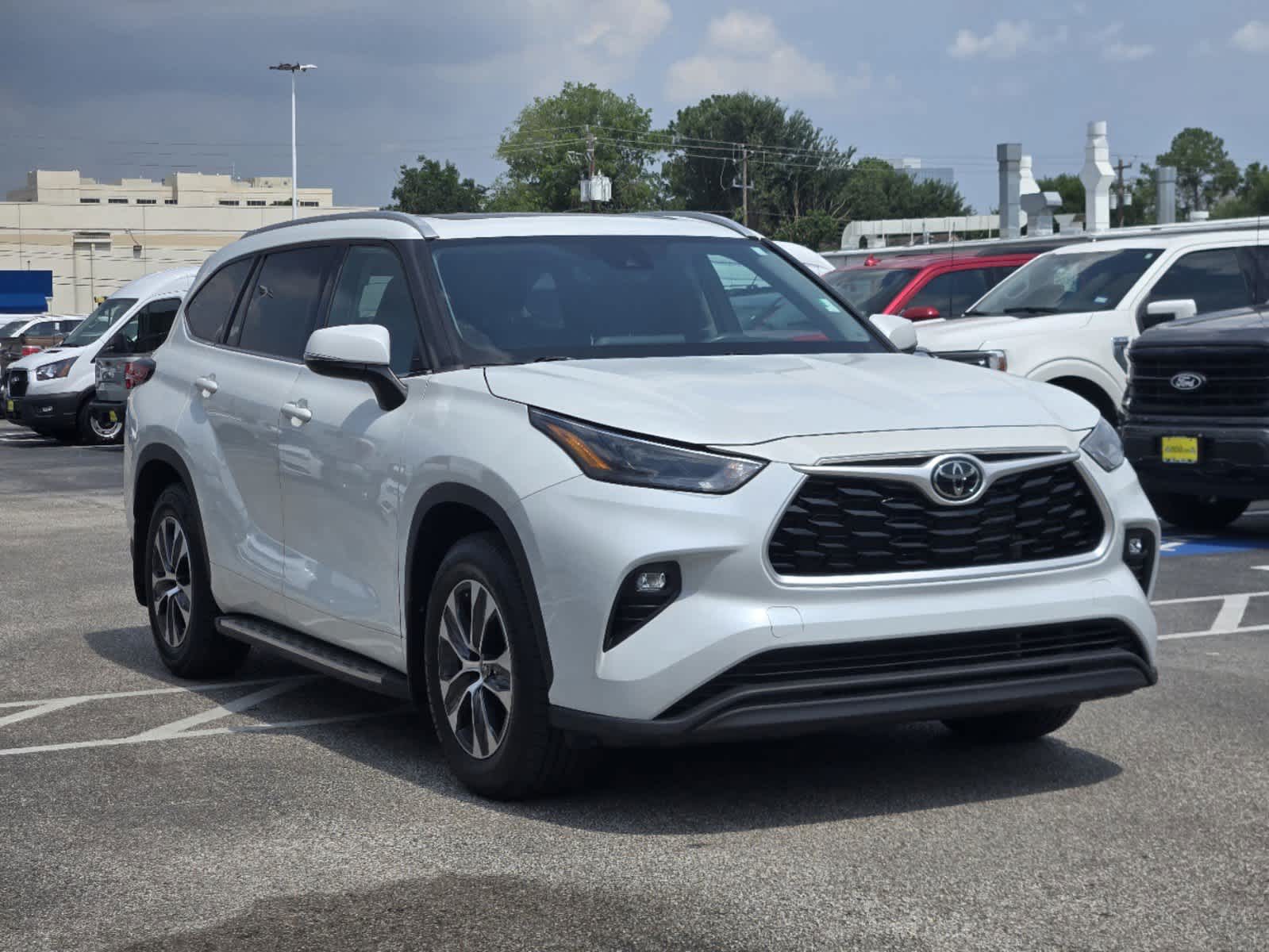 2022 Toyota Highlander XLE 2