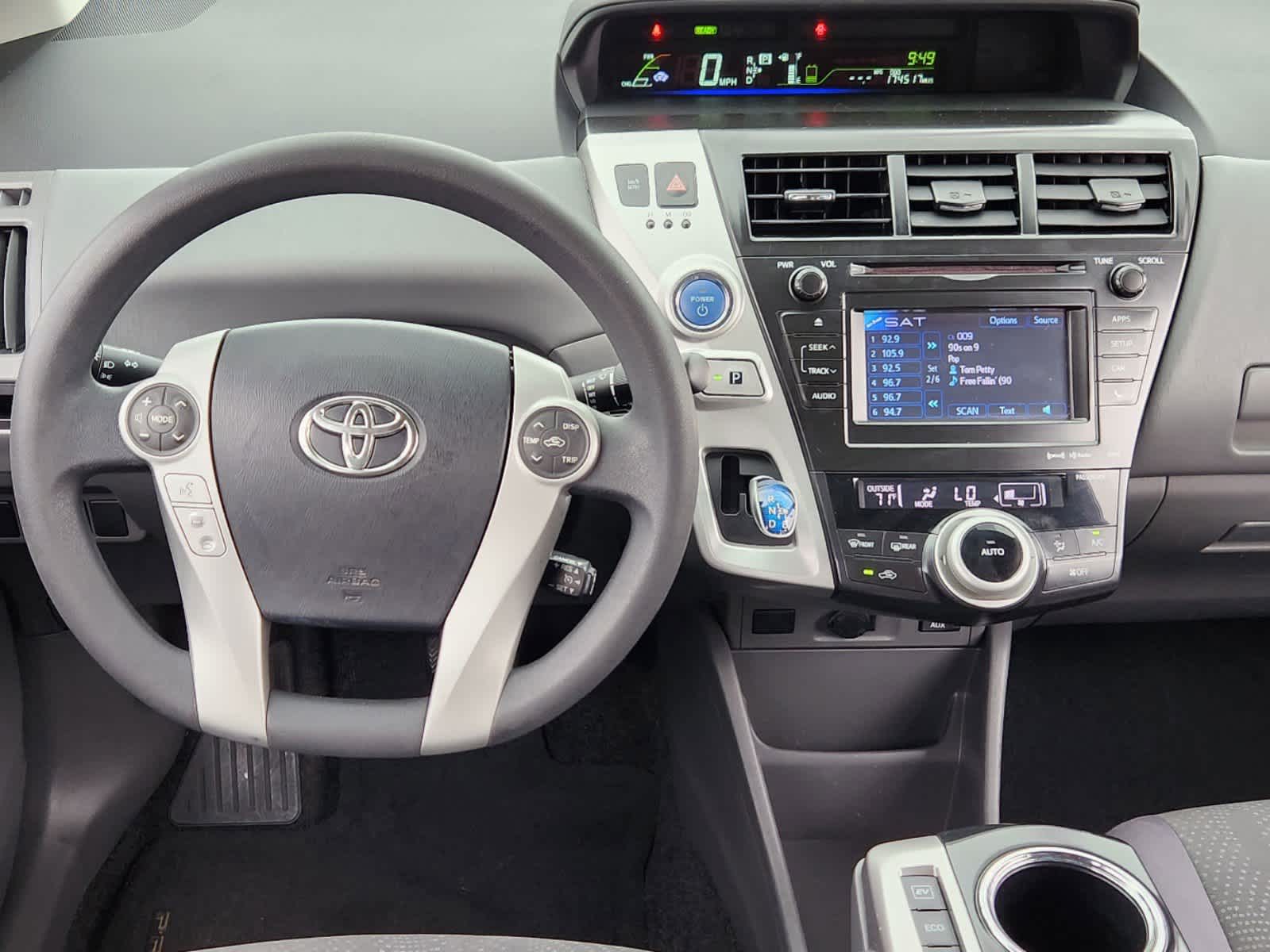 2013 Toyota Prius V Five 21