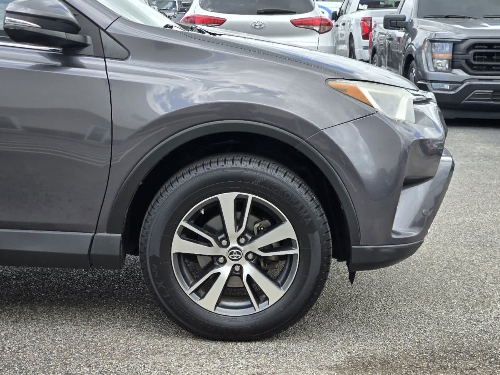 2016 Toyota RAV4 XLE 5