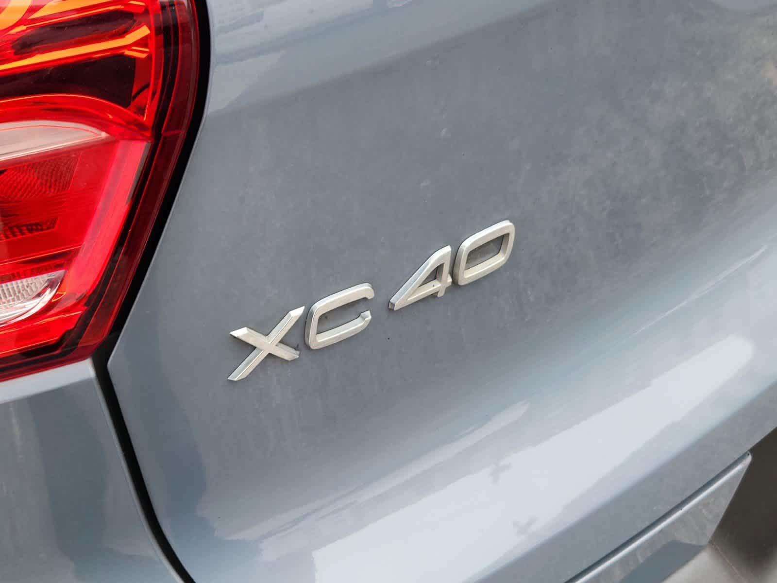 2021 Volvo XC40 Momentum 8