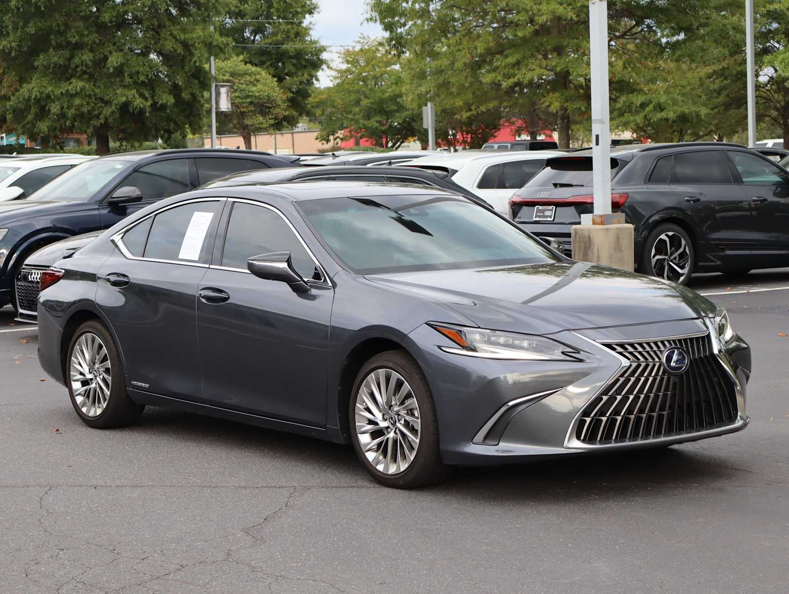 2022 Lexus ES Ultra Luxury 2