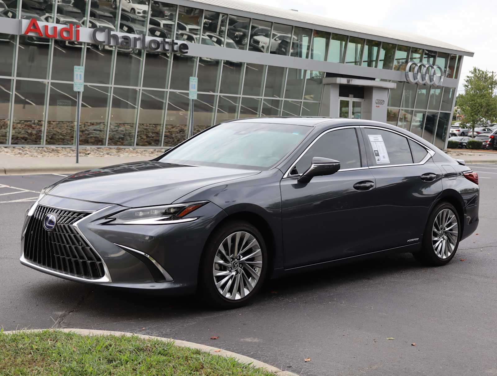 2022 Lexus ES Ultra Luxury 4