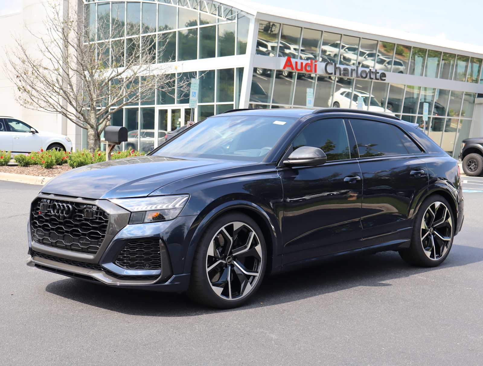 2024 Audi RS Q8  4