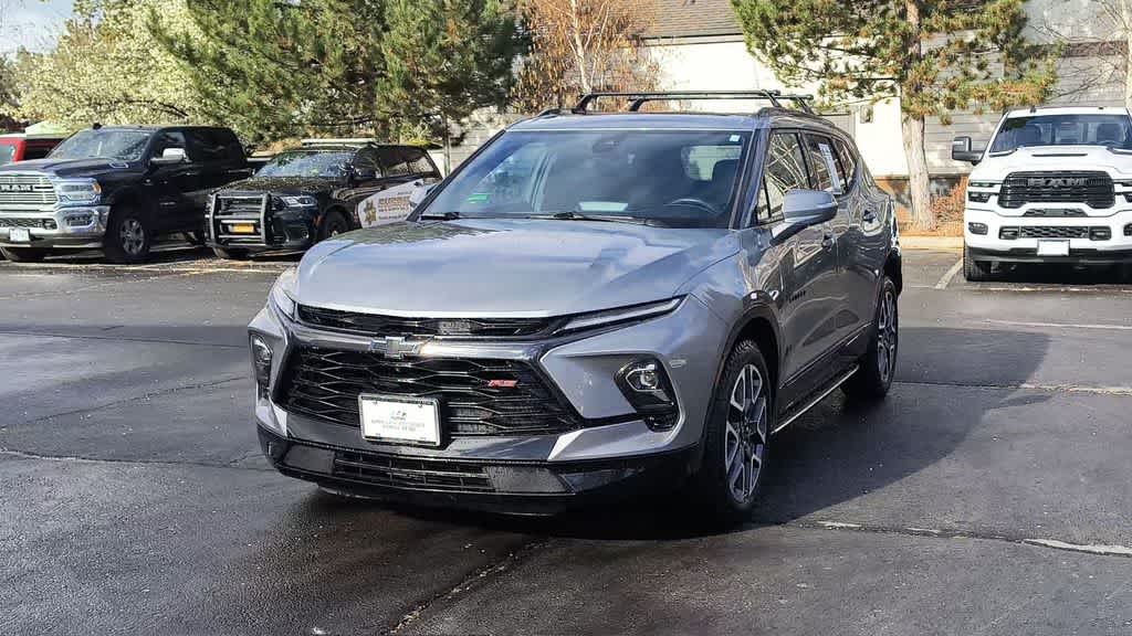 View vehicle photo 4