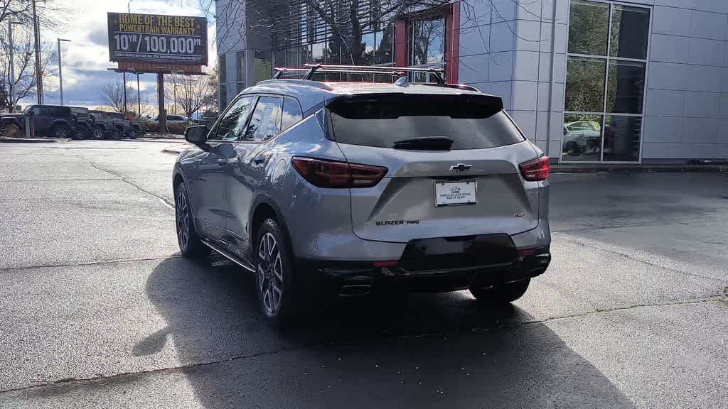 View vehicle photo 7