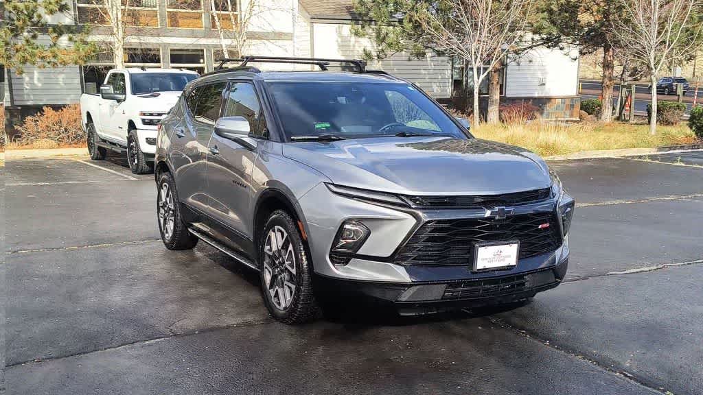 View vehicle photo 3