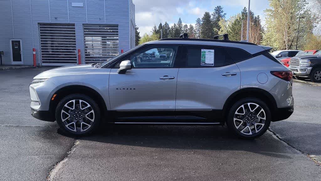 View vehicle photo 5