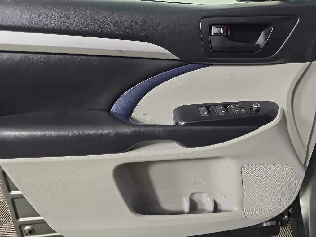 used 2018 Toyota Highlander car, priced at $20,547